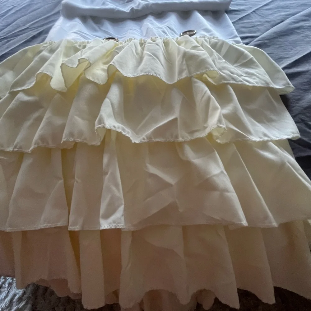 Ruffled white and yellow shower curtain - Picture 3 of 16